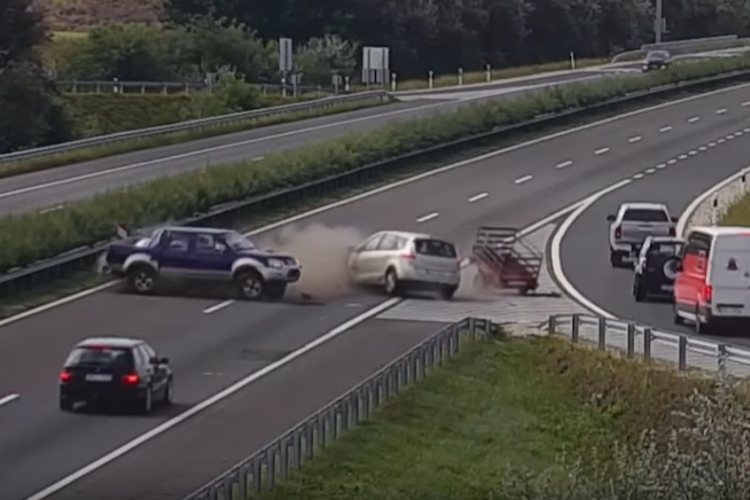 Az utóbbi időszak egyik legdöbbenetesebb balesete az m3-ason - VIDEÓ