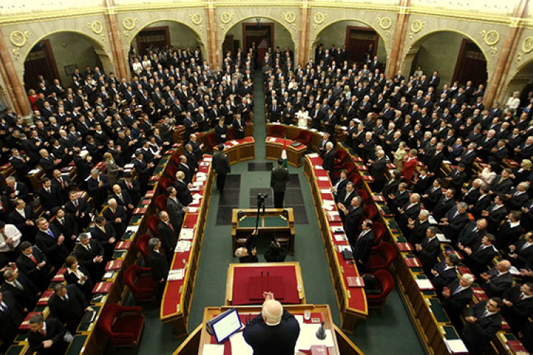 OGY - Súlyosabban büntethető a családon belüli erőszak