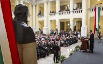 A forradalom nem a múltról szól