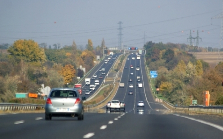 Vasárnaptól korlátozások lesznek az M1-es autópálya