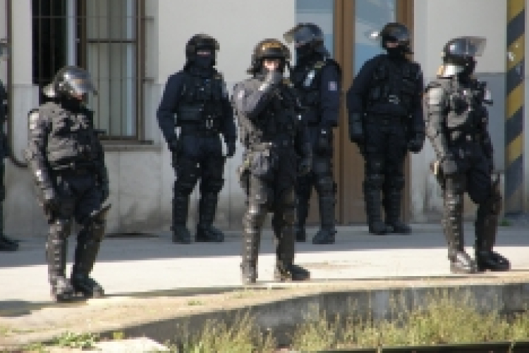 Lecsapott a rendőrség a cseh kormányra