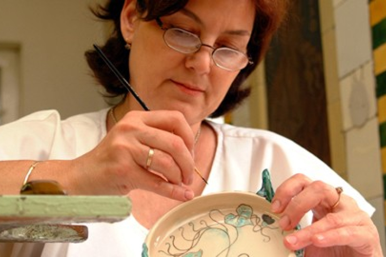 Zsolnay-porcelán kerülhet kesztyűre, cipőre