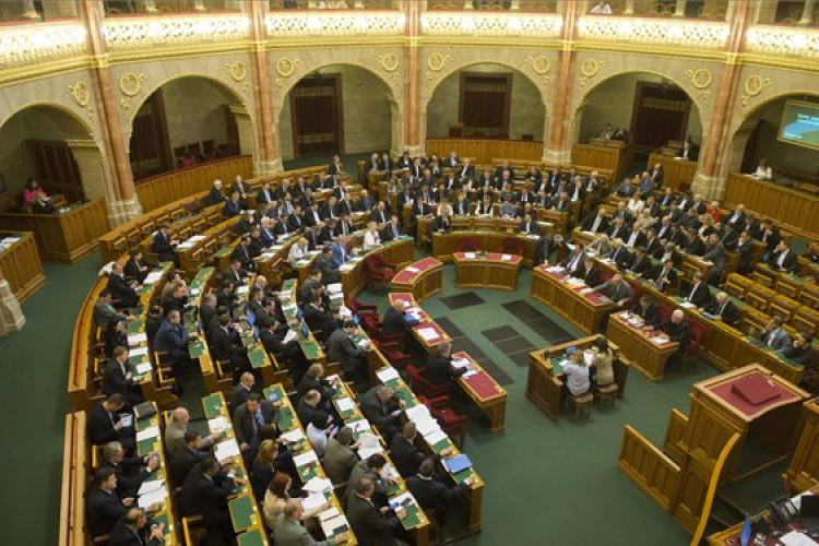 Huszonnyolc javaslat elfogadásával zárhatja idei munkáját a parlament 