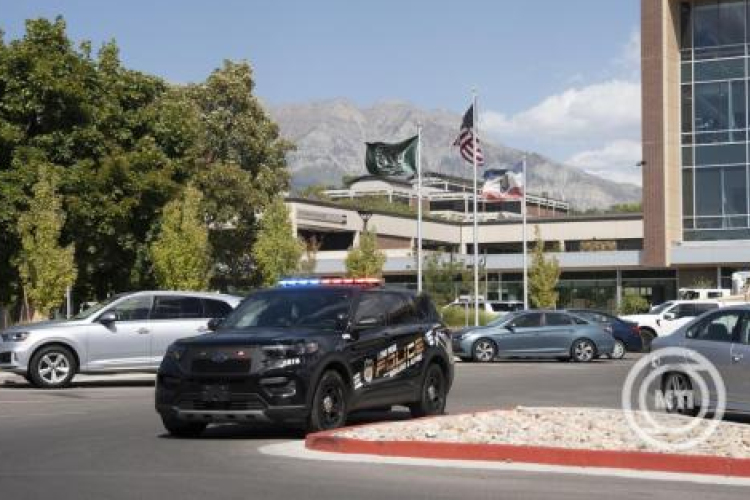 A 22 éves Tyler Robinsont azonosították Charlie Kirk konzervatív politikai kommentátor feltételezett merénylőjeként